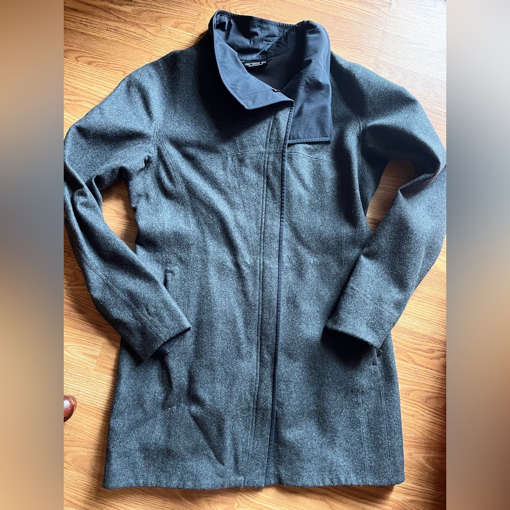 Arc'teryx Gray Women's Jacket - Picture 3 of 5